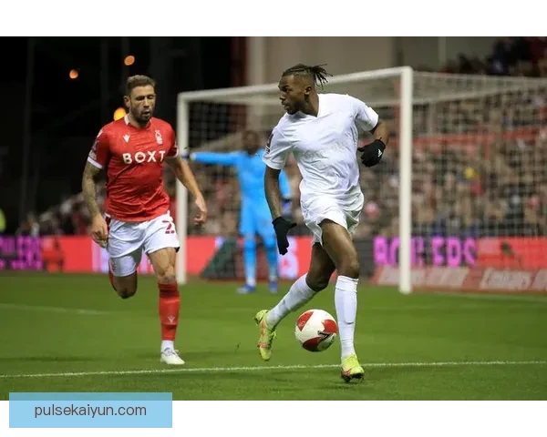 塔瓦雷斯战术体系持续提升，球队表现备受关注